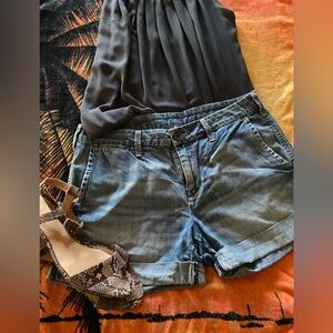 Banana Republic ladies shorts size 28